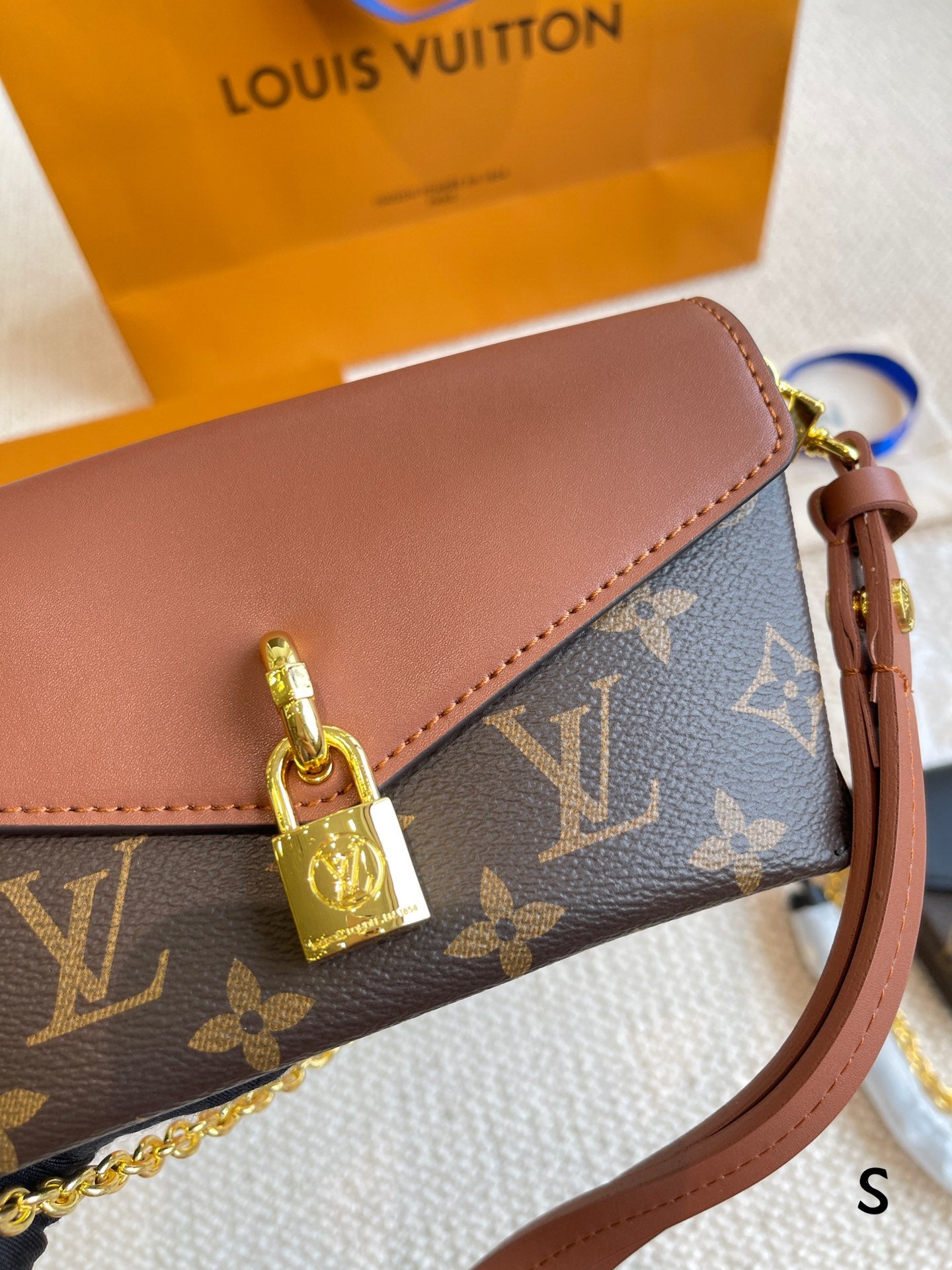 LV-BAG354