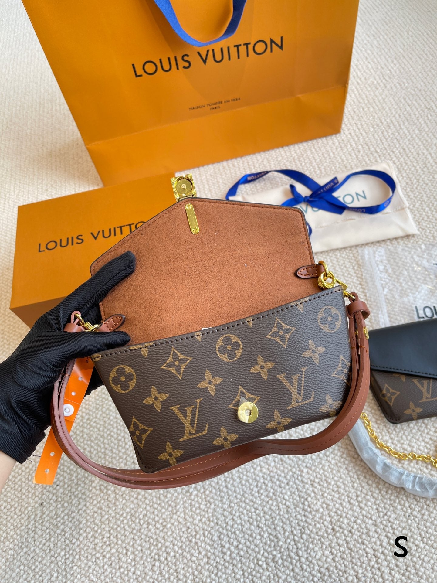 LV-BAG351