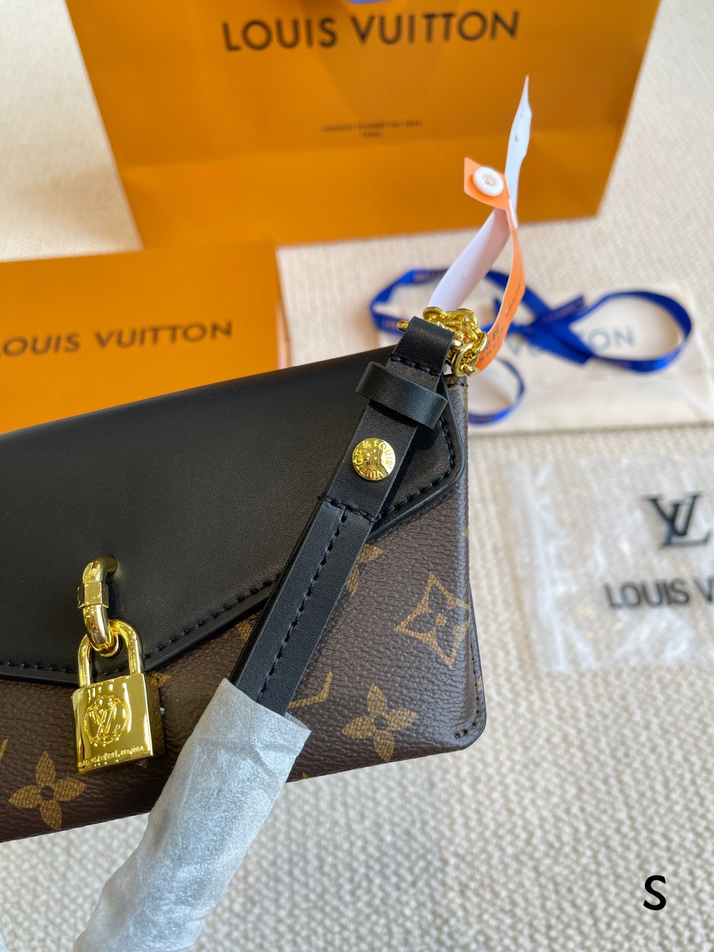 LV-BAG352