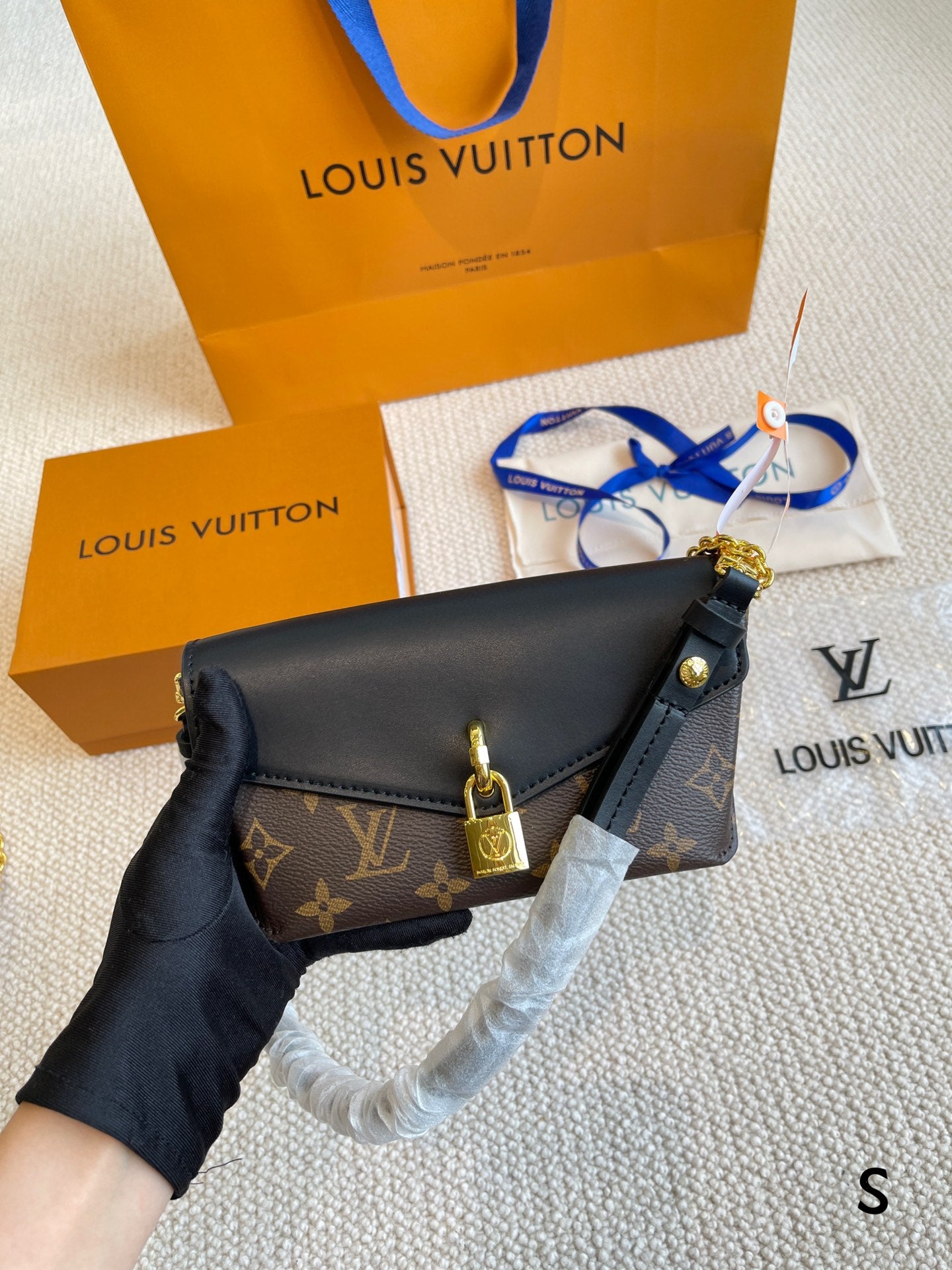 LV-BAG352