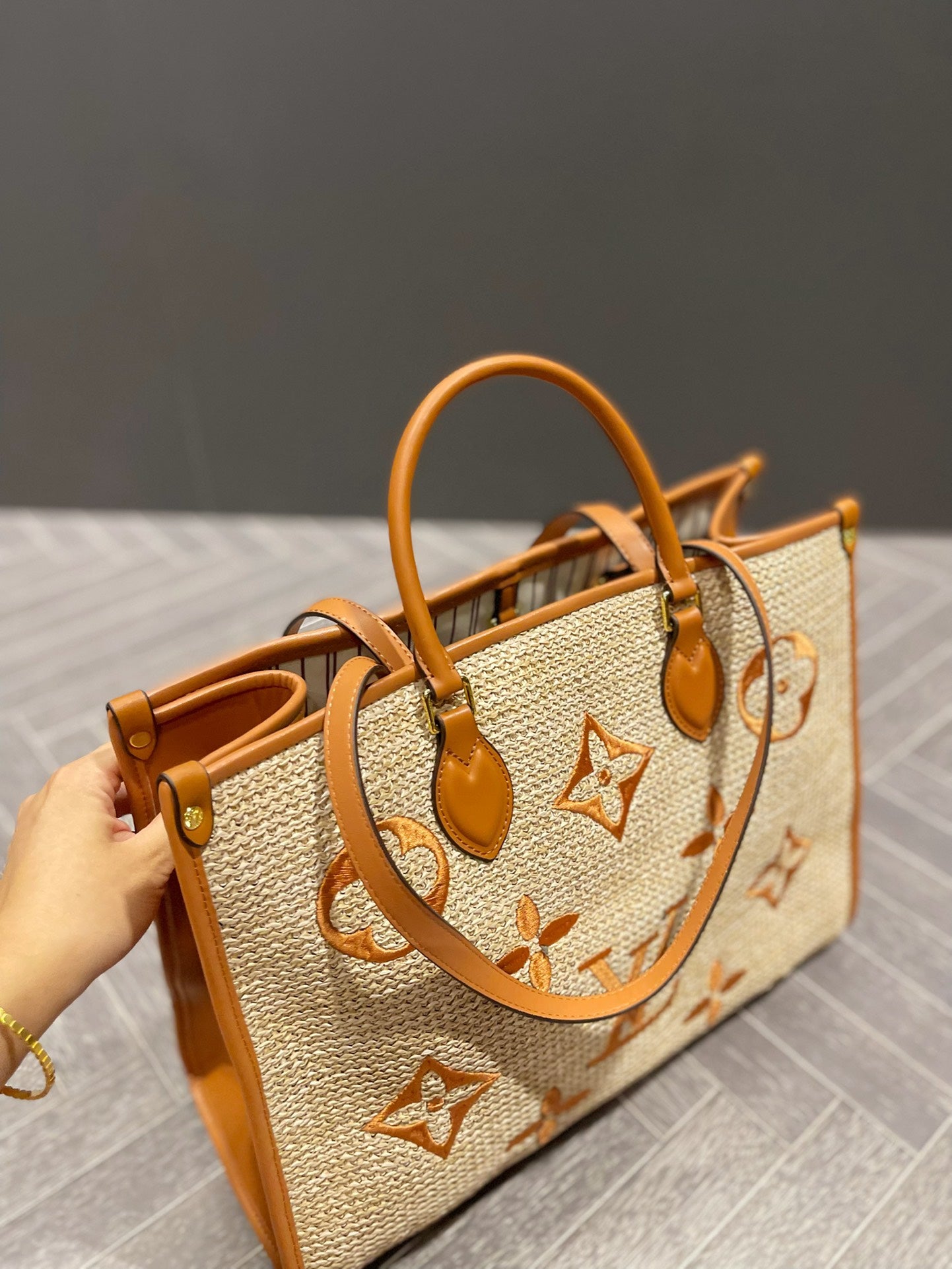 LV-BAG166