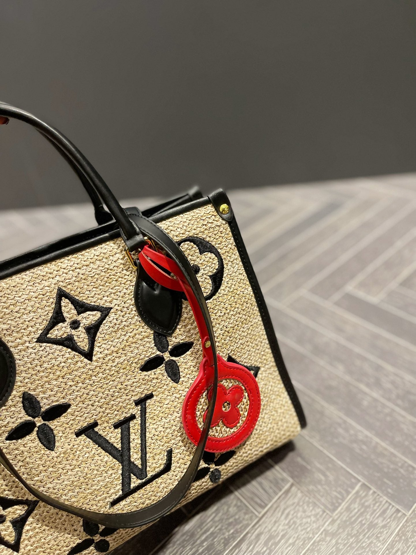 LV-BAG165