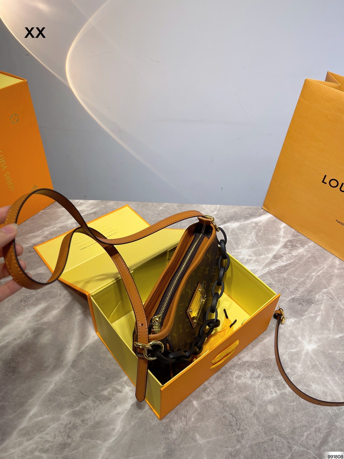 LV-BAG226