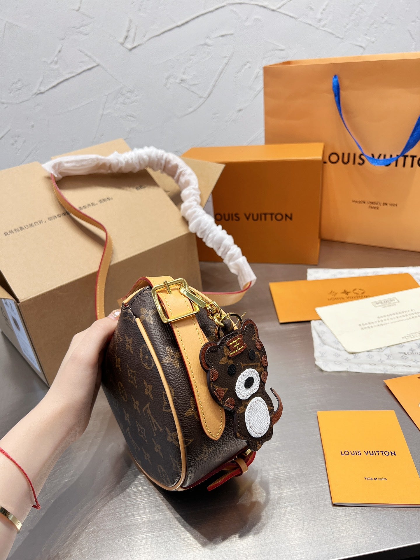 LV-BAG266