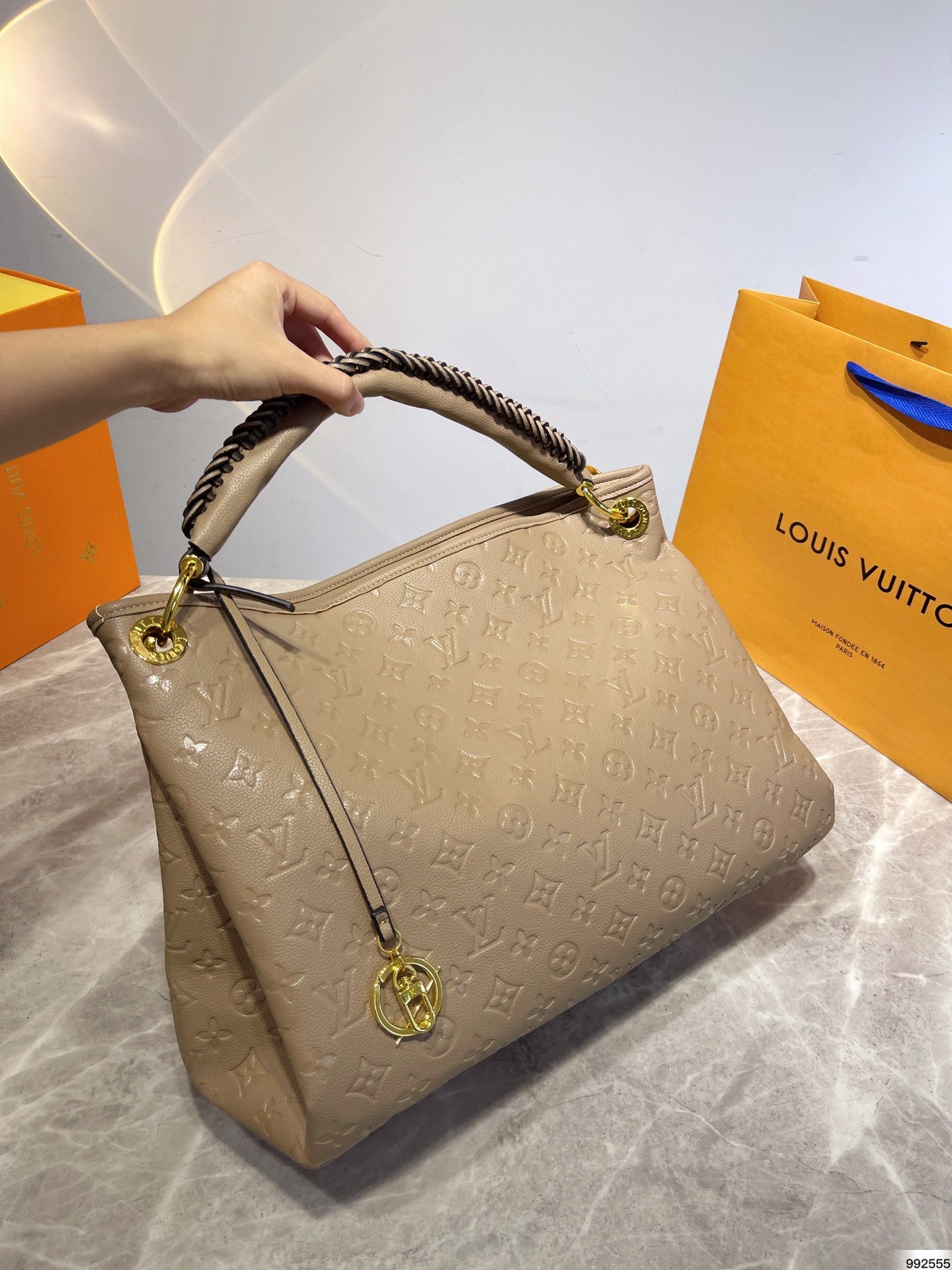 LV-BAG263