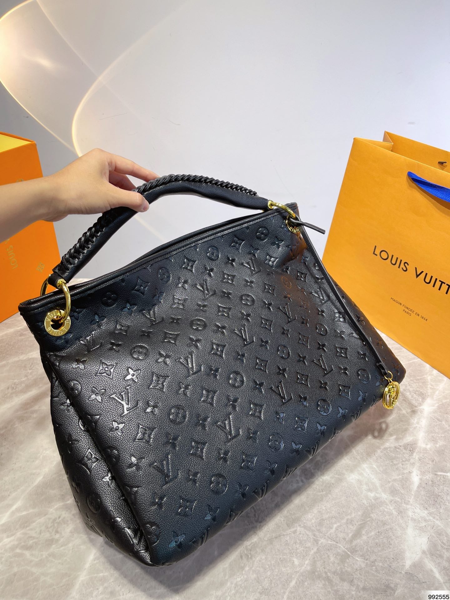 LV-BAG263