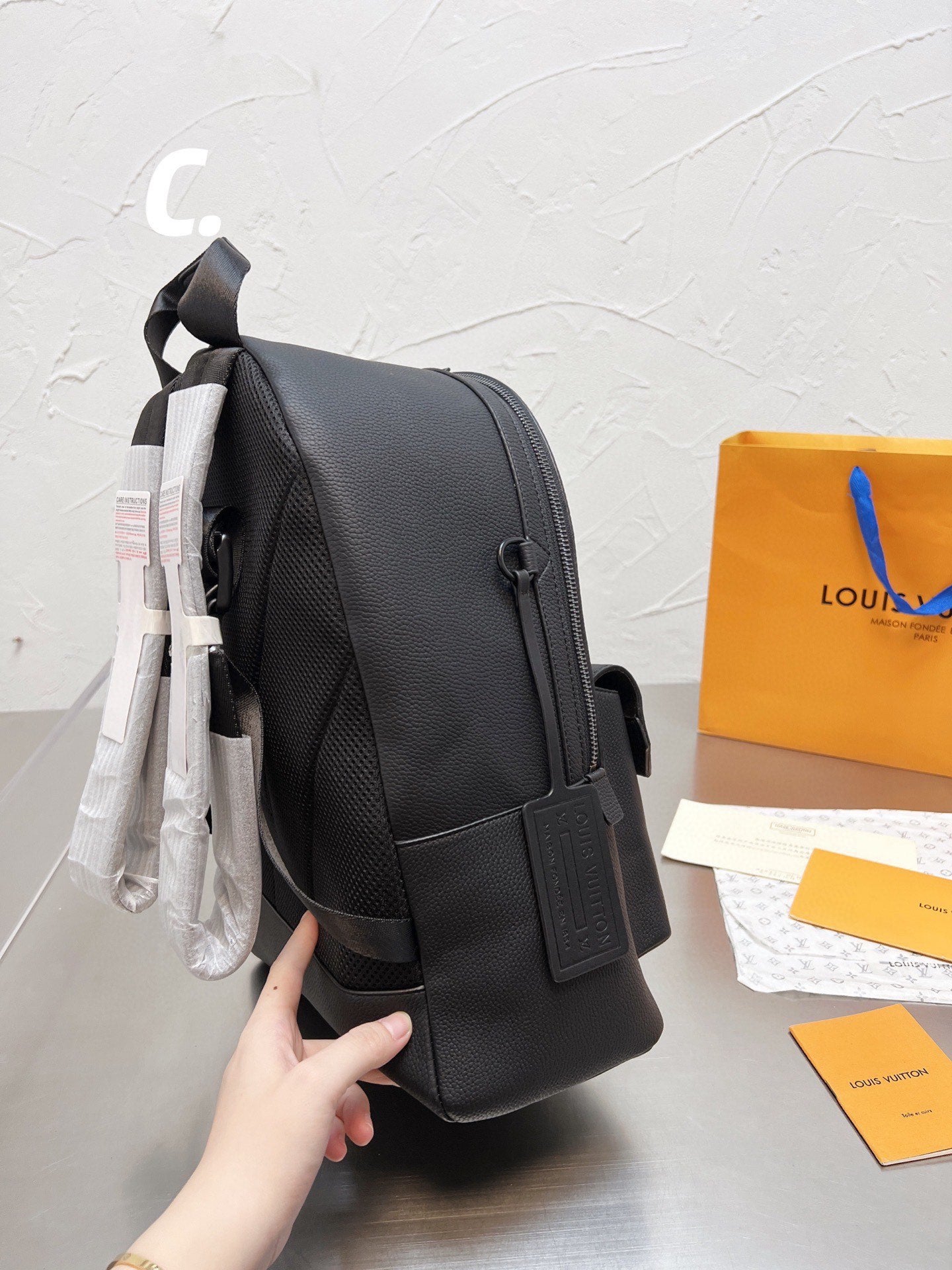 LV-BAG136