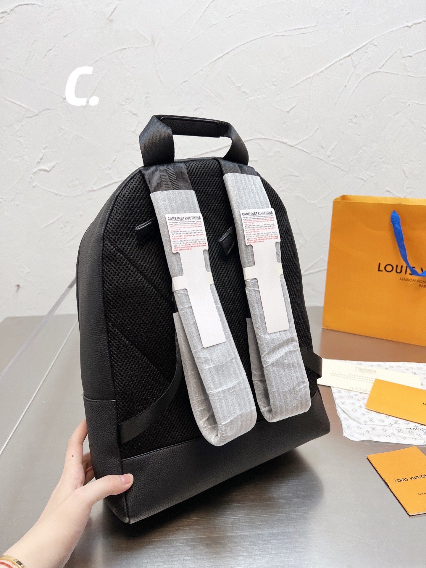 LV-BAG136