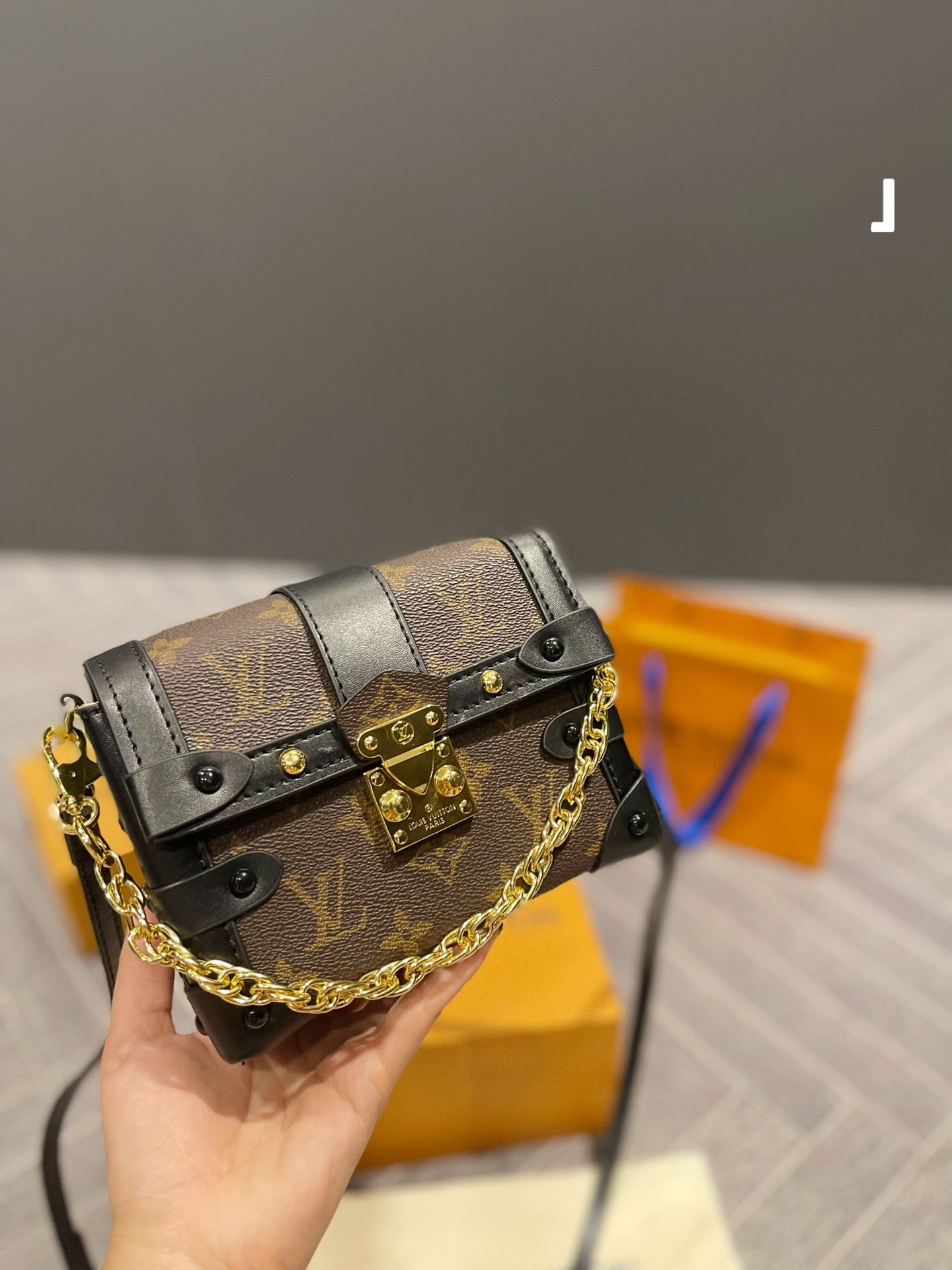 LV-BAG105