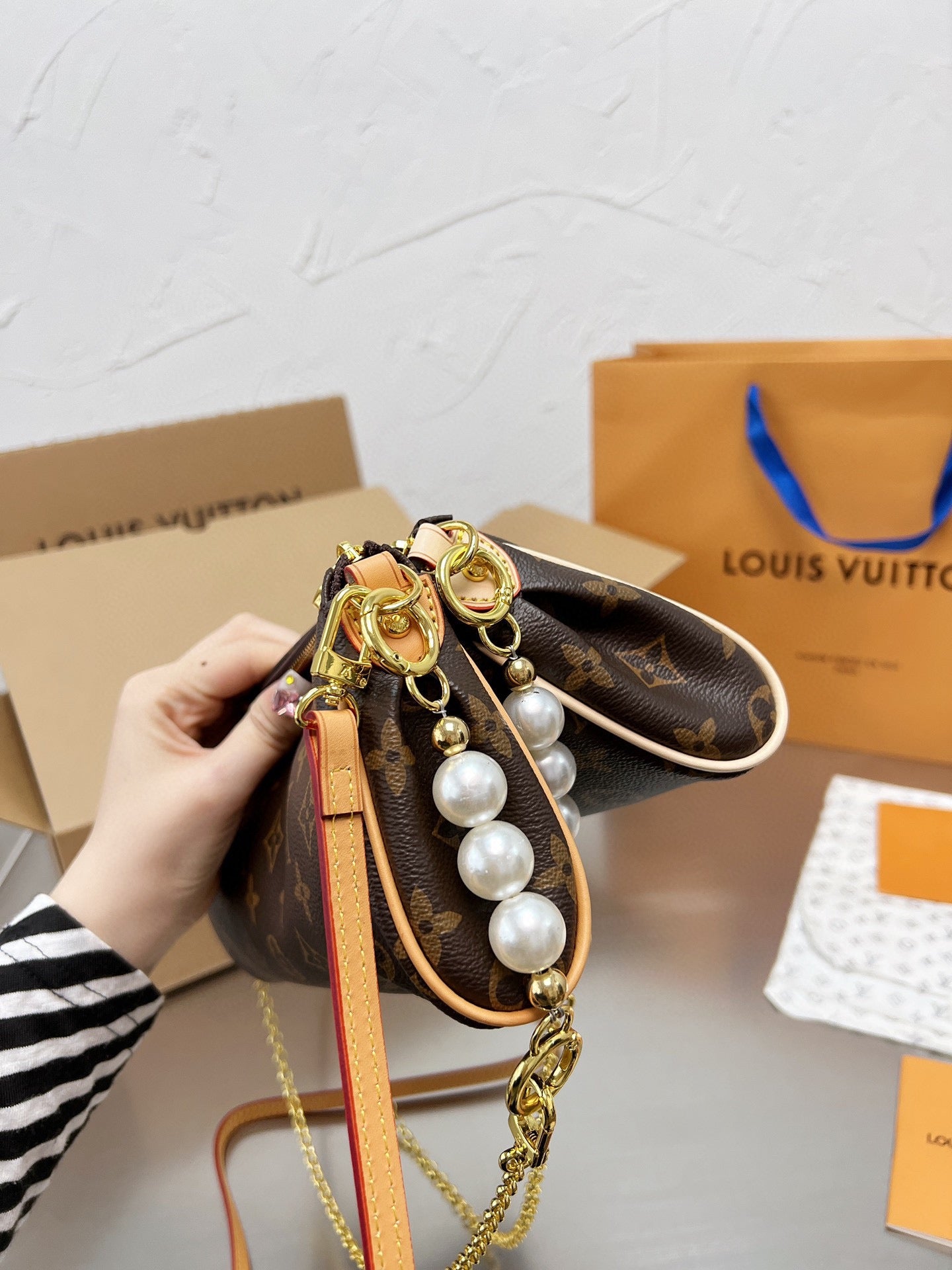 LV-BAG126