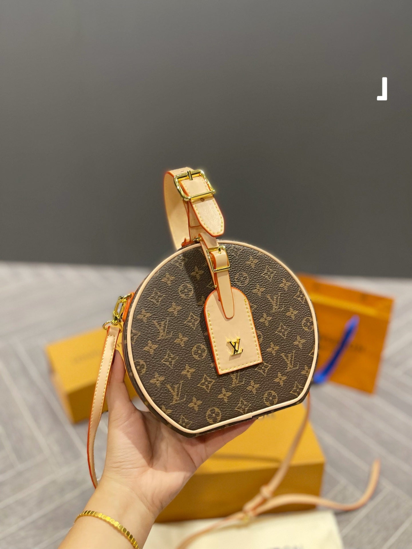 LV-BAG104