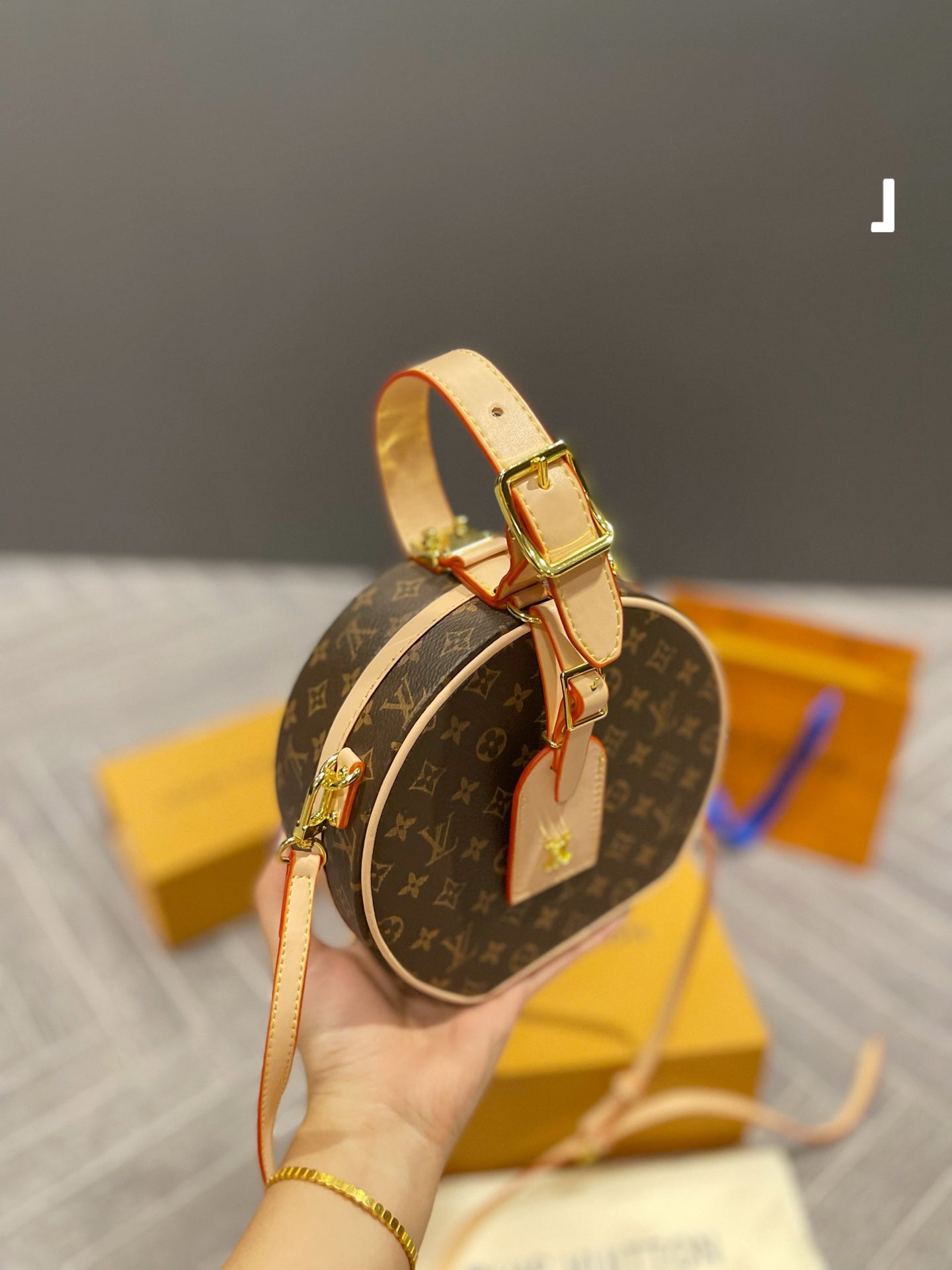 LV-BAG104