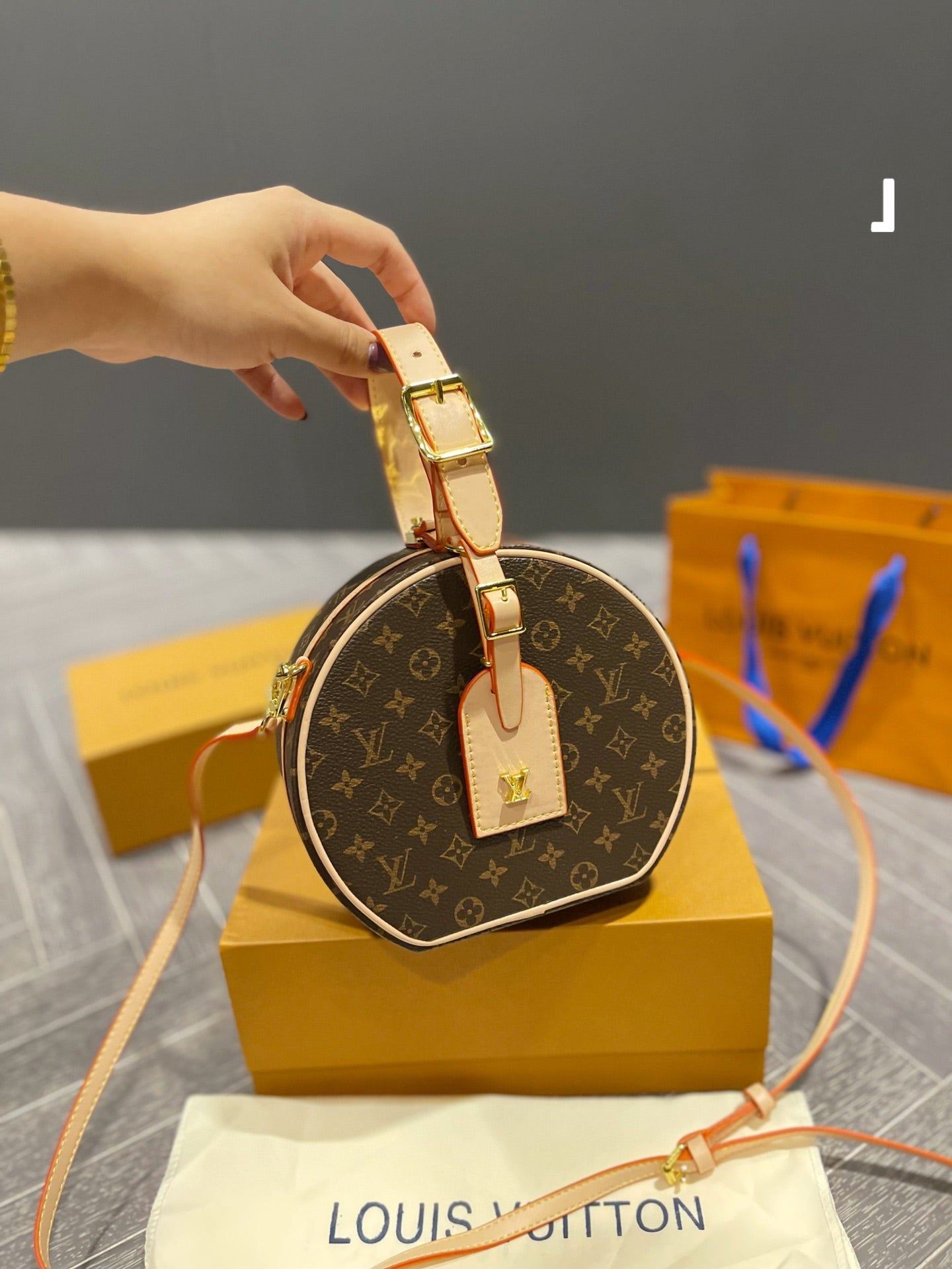LV-BAG102